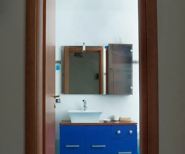 Bed & Breakfast Guest Art