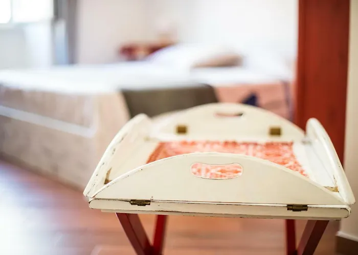 Bed & Breakfast Guest Art 4*